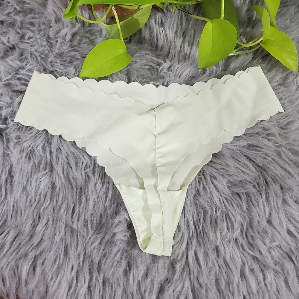 Pastel Green Victoria's Secret Low Rise Scalloped Thong - Picture 4 of 4
